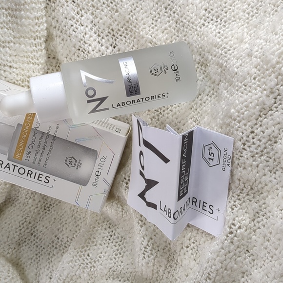 No 7 BEAUTY No7 Laboratories Resurfacing Peel 15% Glycolic Acid, 30ml/1.0fl oz - Picture 2 of 10